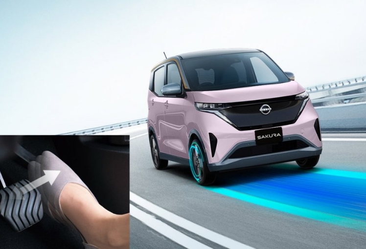 日産サクラ 充電ケーブル 未使用 200V 7.5m用 取扱説明書付き サクラ